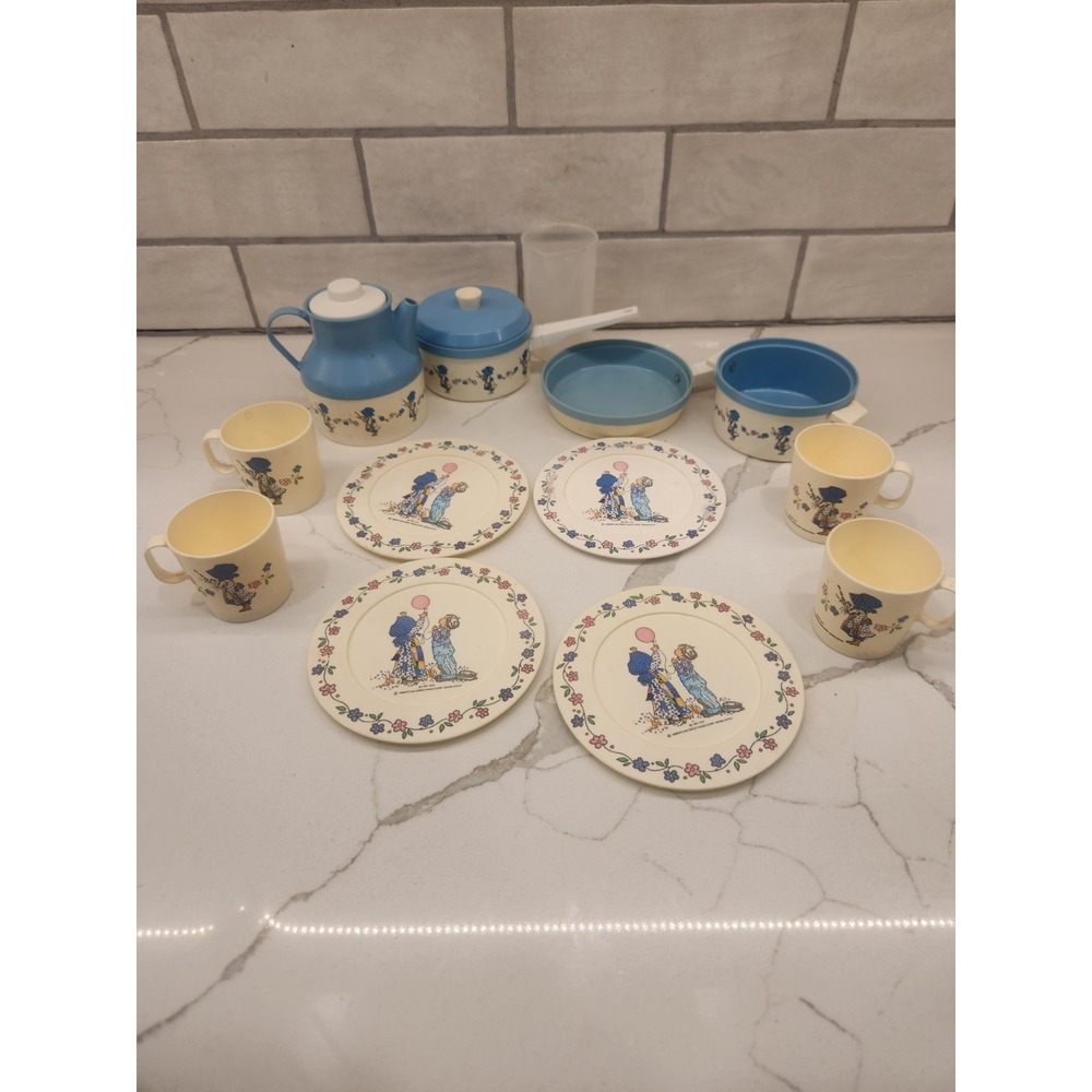 Vintage Holly Hobbie CHILTON Lot Of Play Dishes Pot Pans Cups Plastic Children